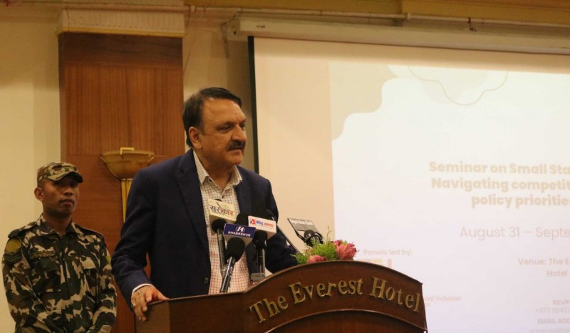 अर्थतन्त्र सुधार्न सामूहिक प्रयास आवश्यक छ : अर्थमन्त्री महत